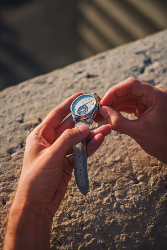 Comment entretenir une montre mécanique pour prolonger sa durée de vie ?